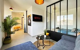 HOMEY SUPERCHILL - Appartement moderne et tout équipé - Netflix et WiFi inclus - Situé en Hyper-centre - Proche Genève