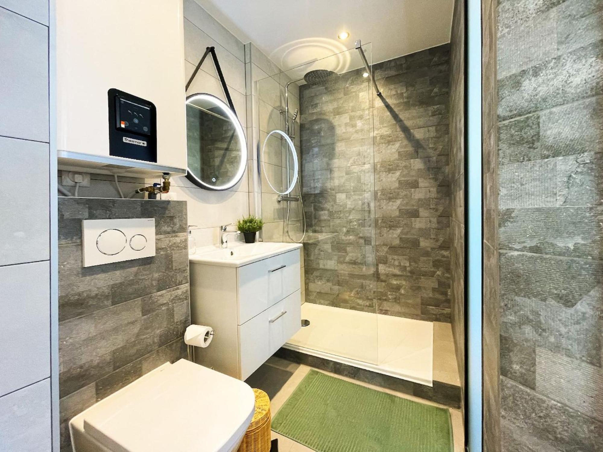 HOMEY SUPERCHILL - Appartement moderne et tout équipé - Netflix et WiFi inclus - Situé en Hyper-centre - Proche Genève Annemasse Extérieur photo